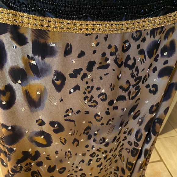 Leopard print ankle length silk sequined skirt, WD NY label, woman-size 6. - Picture 4 of 4
